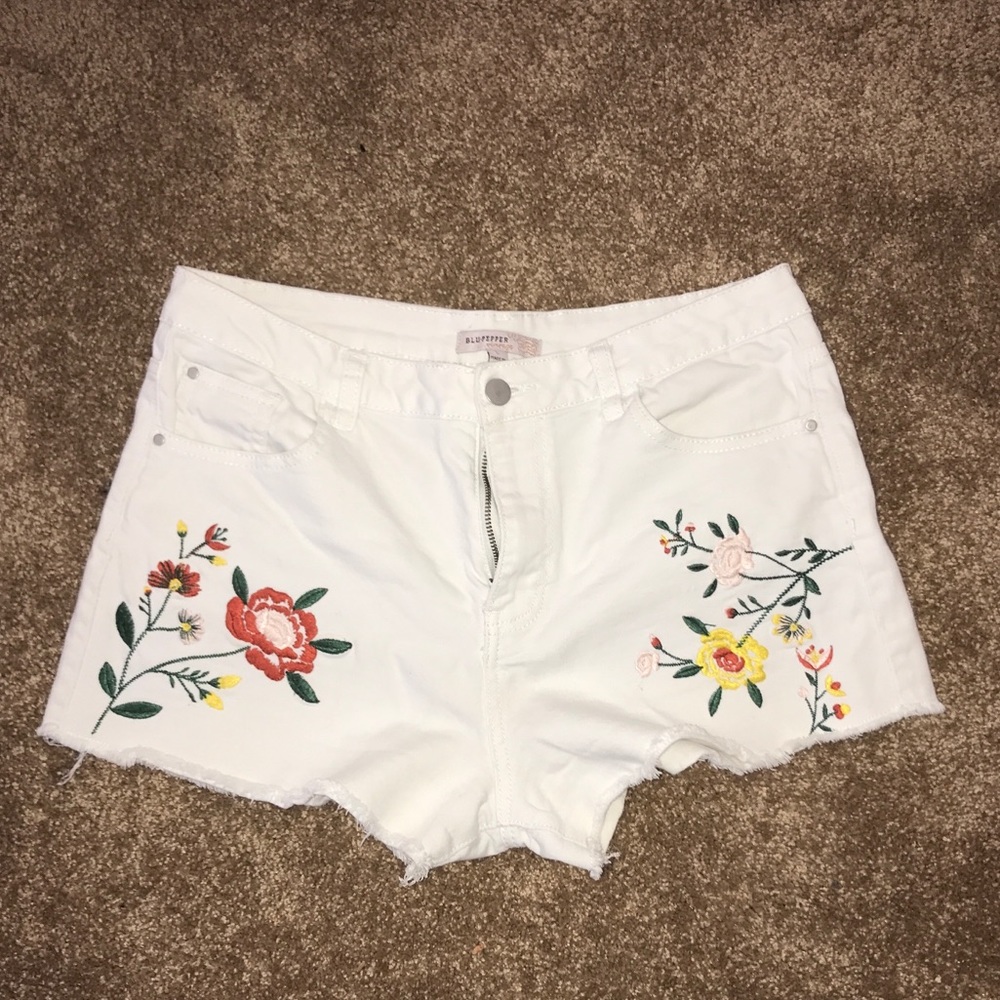 High Waisted White Jean Shorts With Flowers